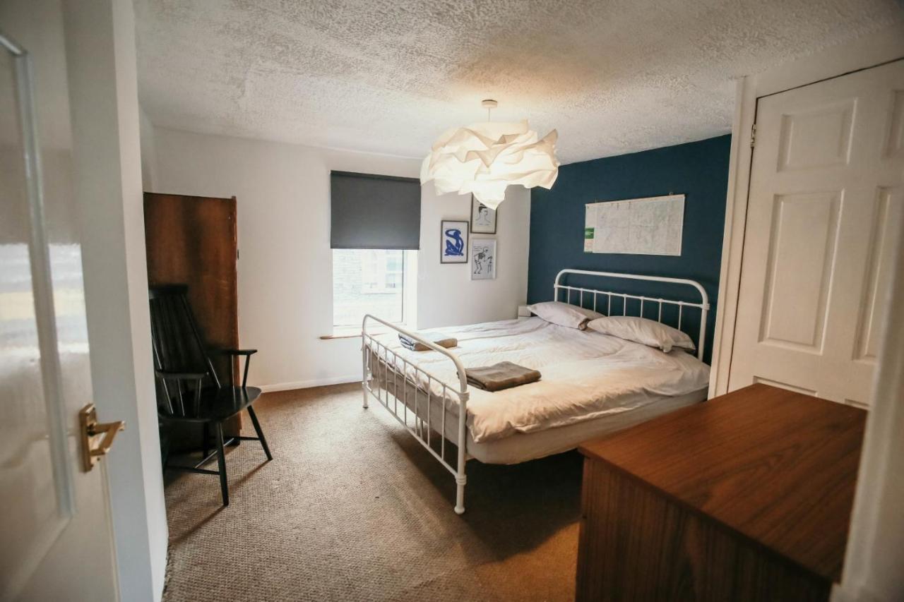 Quirky Bohemian District Miners Cottage- 6 Bd Holiday home *