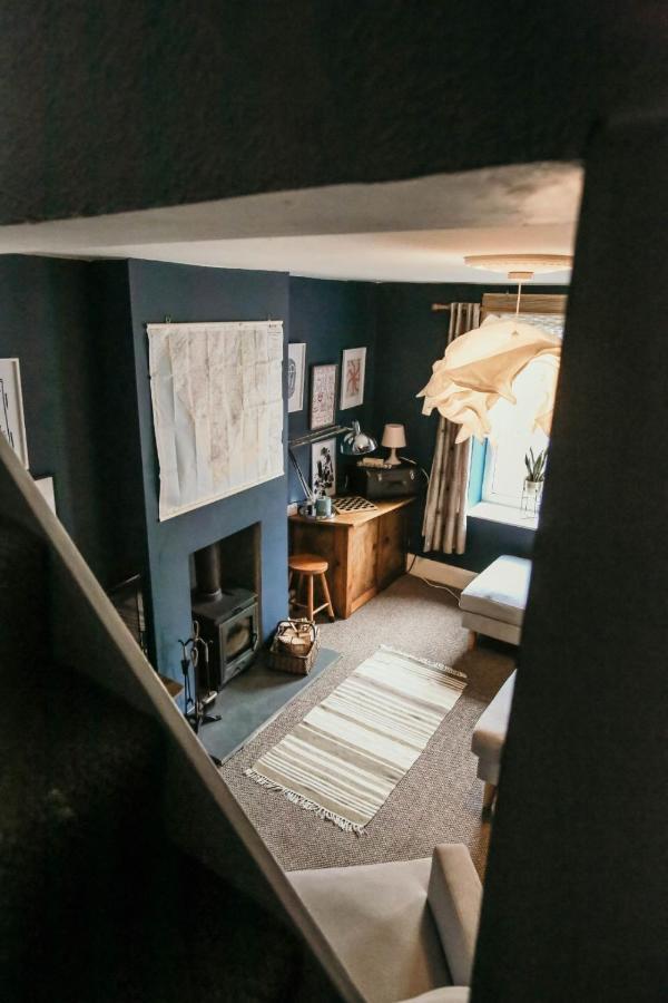 Quirky Bohemian District Miners Cottage- 6 Bd Holiday home Millom